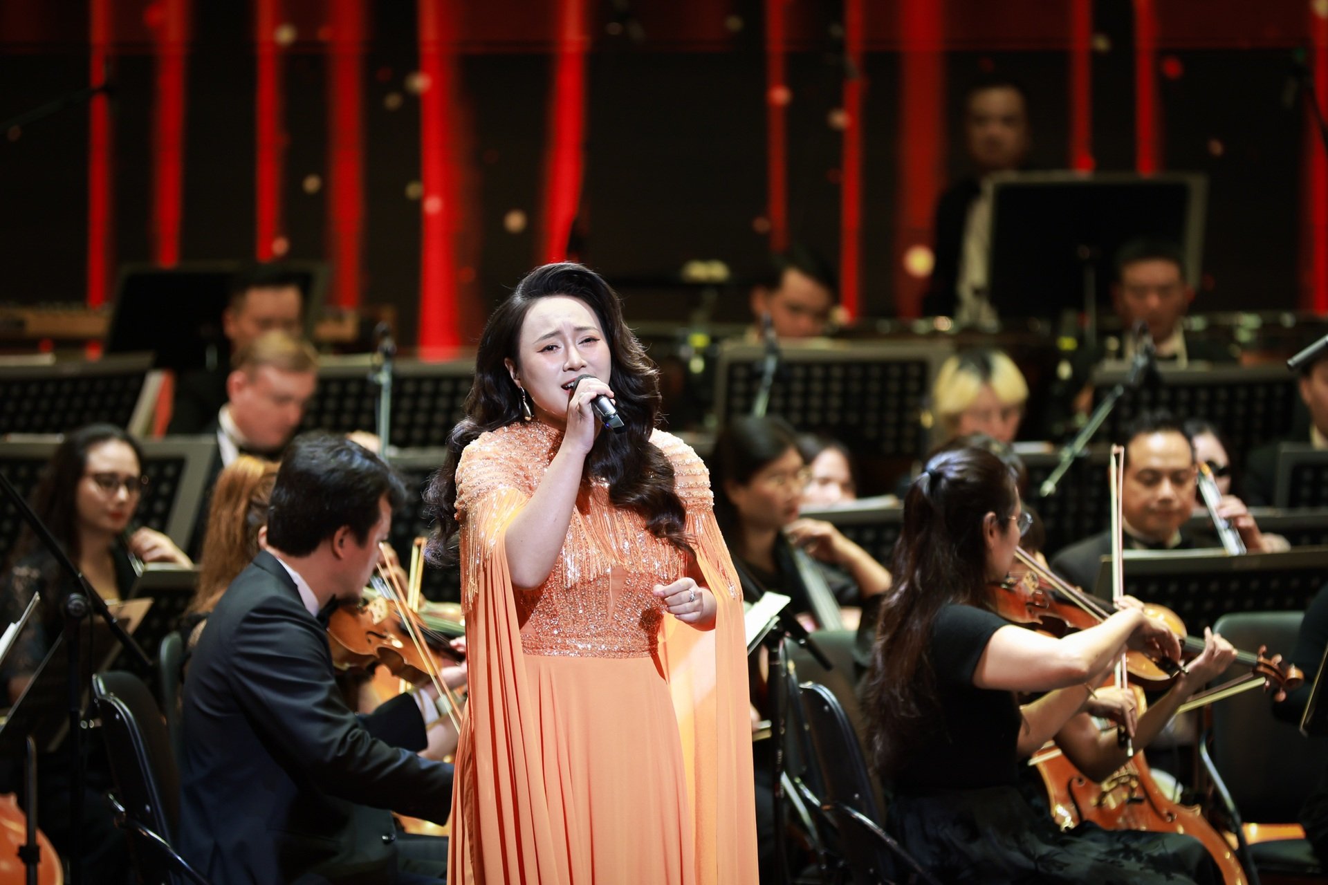 Diva Mỹ Linh gây sốt khi hát bản nhạc mùa thu bất hủ sau 31 năm - 5