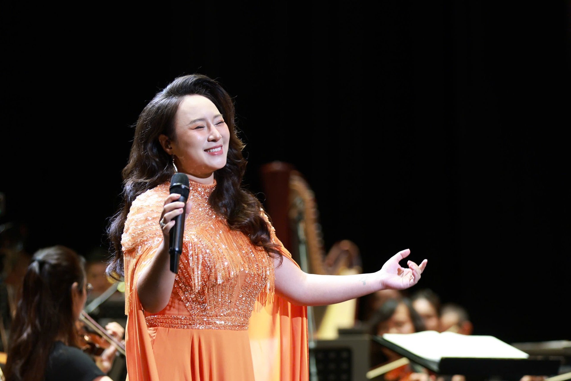 Diva Mỹ Linh gây sốt khi hát bản nhạc mùa thu bất hủ sau 31 năm - 6