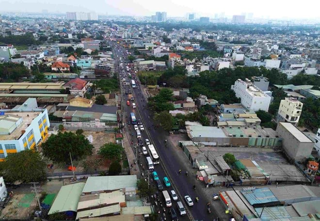 TPHCM mở rộng Quốc lộ 13 lên 60 m để xóa ùn tắc. Ảnh: Minh Quân