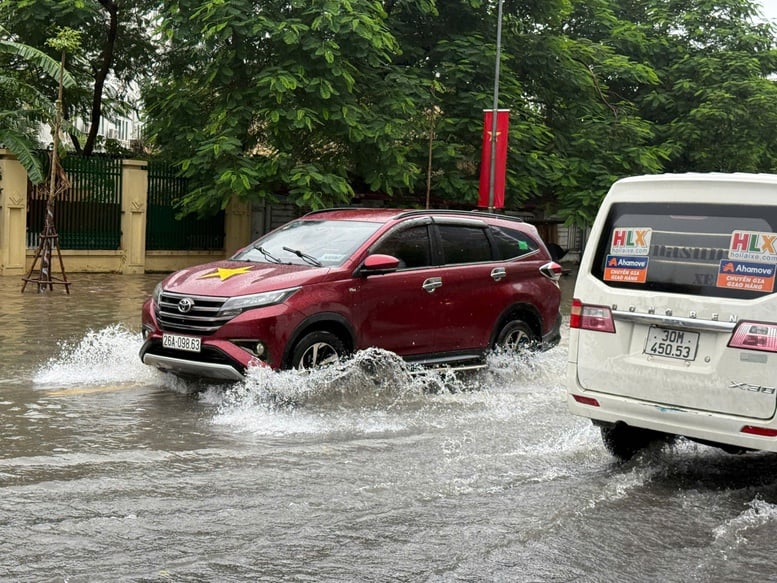 Ứng phó lũ đặc biệt lớn trên các sông khu vực Bắc Bộ- Ảnh 1.