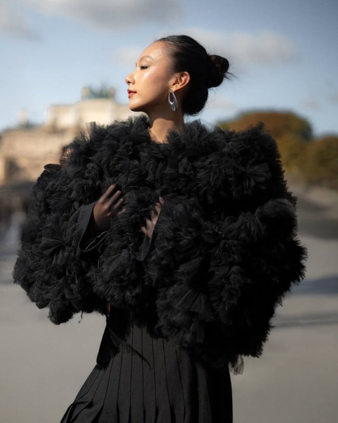 8-hinh-anh-top-3-vntm-2025-duoc-ghi-lai-tu-ong-kinh-cua-cac-nhiep-anh-gia-quoc-te-tai-paris-fashion-week1.jpg
