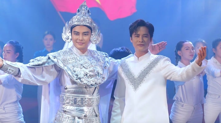 Minh Sang kết hợp cùng NSƯT Võ Minh Lâm.