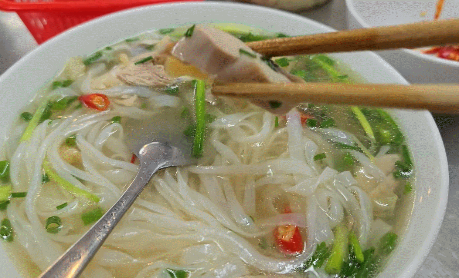 chicken pho nguyet.gif