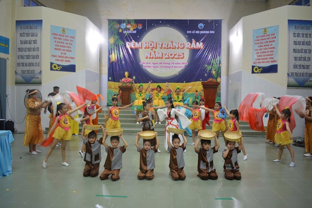 Kota Ho Chi Minh: Banyak kegiatan menarik dan unik di Festival Nghinh Ong - Can Gio 2025 - foto 7