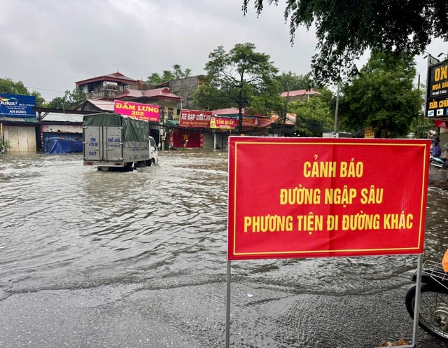 Hà Nội: 122 điểm ngập nước, trong đó 23 điểm ngập sâu, không lưu thông được- Ảnh 4.