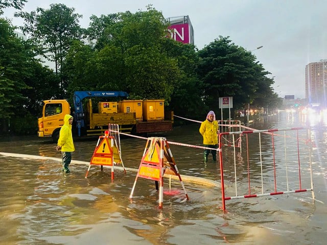 Hà Nội: 122 điểm ngập nước, trong đó 23 điểm ngập sâu, không lưu thông được- Ảnh 5.