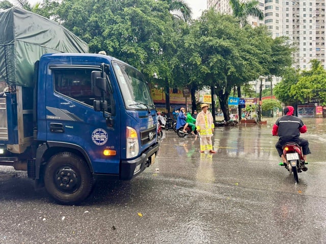 Hà Nội: 122 điểm ngập nước, trong đó 23 điểm ngập sâu, không lưu thông được- Ảnh 6.