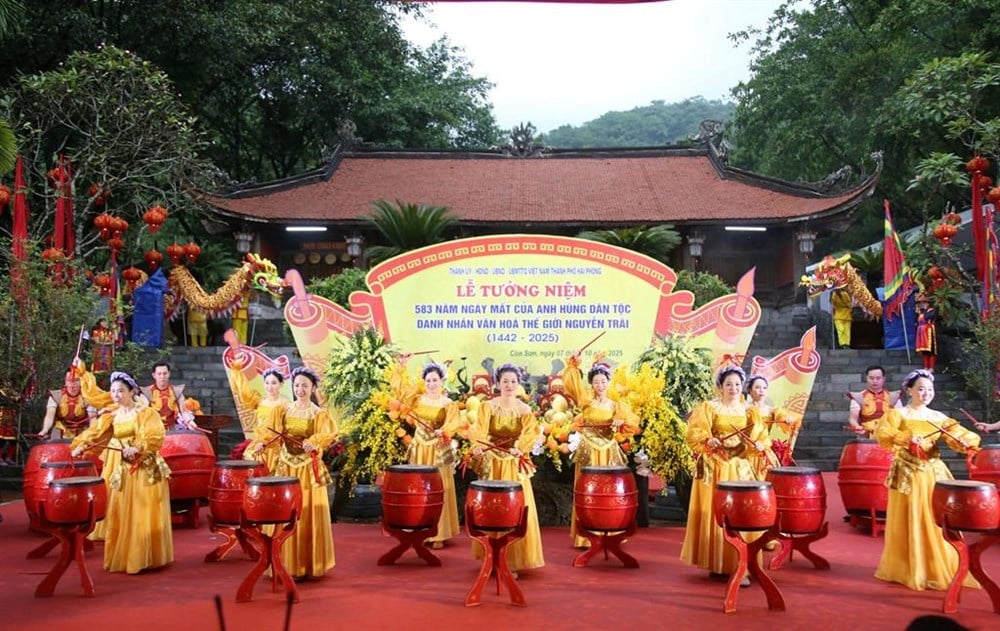 Hai Phong hielt eine Zeremonie zum Gedenken an den 583. Todestag des Nationalhelden Nguyen Trai ab – Foto 4