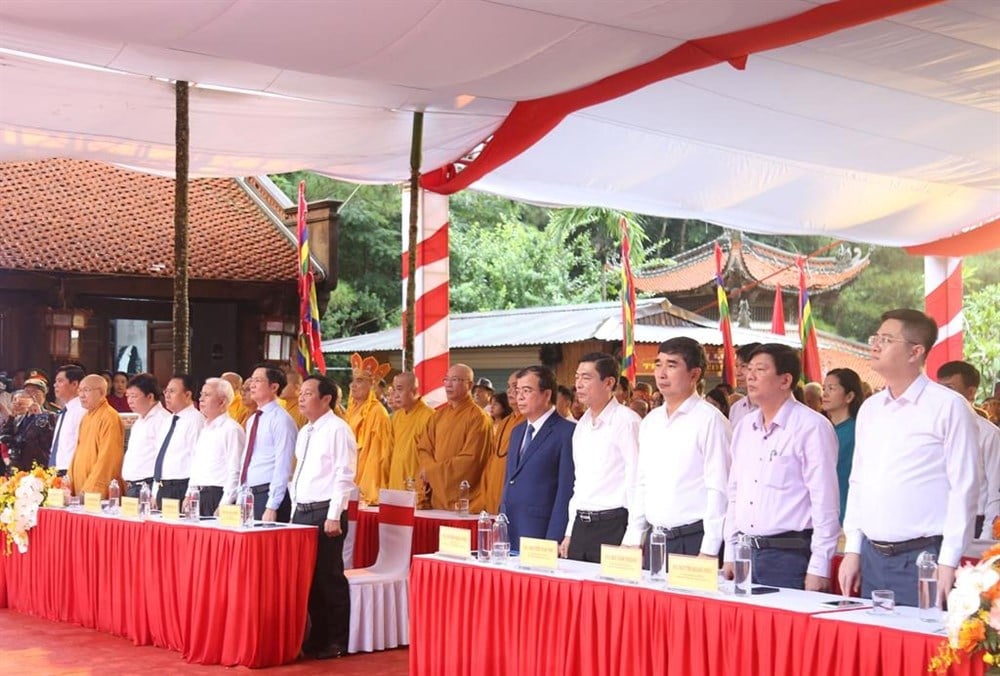 Hai Phong hielt eine Zeremonie zum Gedenken an den 583. Todestag des Nationalhelden Nguyen Trai ab – Foto 1