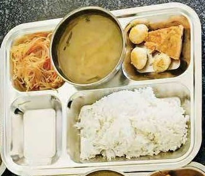 Có gì trong suất ăn bán trú giá 14.000 đồng và17.000 đồng ở trường làng Quảng Trị?- Ảnh 7.