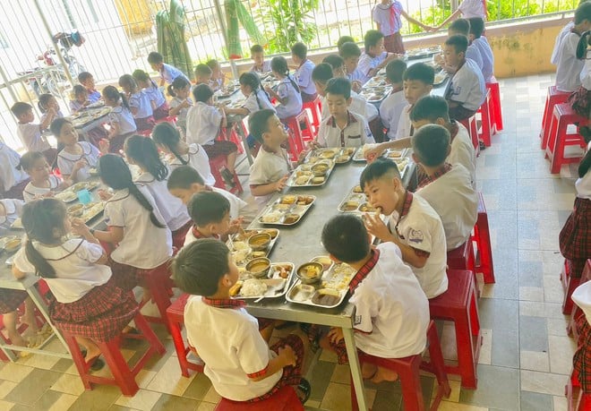 Có gì trong suất ăn bán trú giá 14.000 đồng và17.000 đồng ở trường làng Quảng Trị?- Ảnh 13.