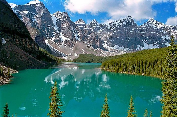 Được UNESCO công nhận là Di sản Thế giới. Năm 1984, Banff cùng các công viên lân cận như Jasper và Yoho được UNESCO công nhận là Di sản thế giới nhờ cảnh quan núi đá hùng vĩ và giá trị sinh thái đặc biệt. Ảnh: Pinterest.