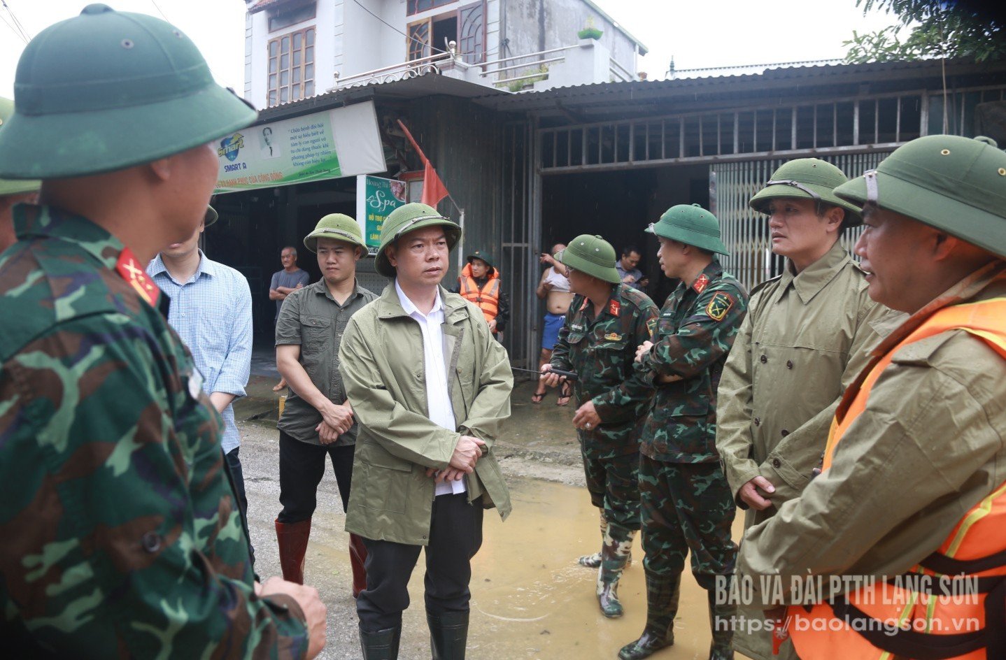 Genosse Doan Thanh Son, stellvertretender Vorsitzender des Volkskomitees der Provinz, leitete bei der Inspektionssitzung die Gemeinden, Einheiten und Streitkräfte an.