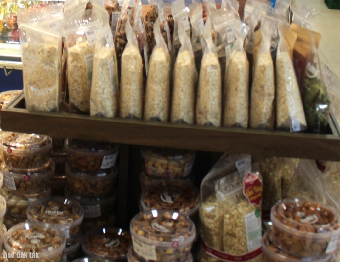 Homemade food often has no labels, and if there is, it only has some basic information about the product name, phone number... of the supplier. Photo: Vo Phe