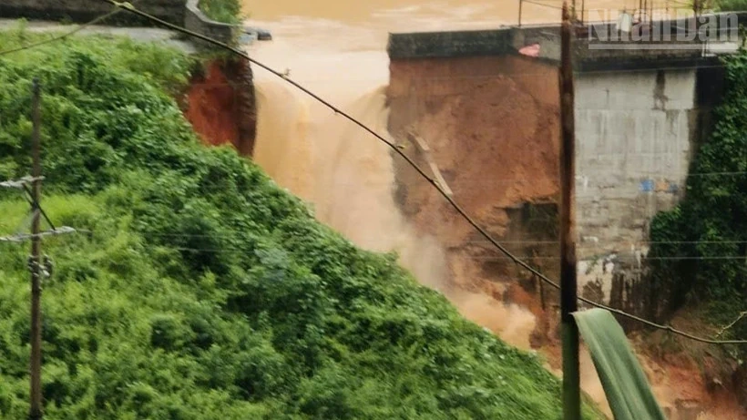 Bac Khe hydroelectric dam broke, Tan Tien commune, Lang Son province