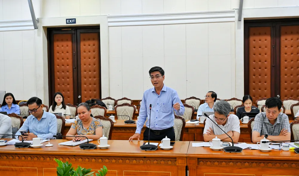 Đại diện Sở Nội vụ đóng góp ý kiến, kiến nghị tại cuộc họp.jpeg