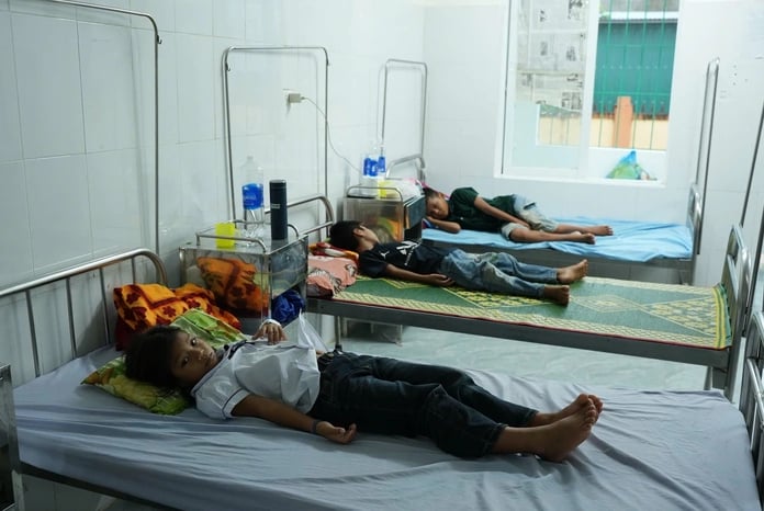 Bacillus cereus bacteria detected in food causes 40 students to be hospitalized due to food poisoning -0