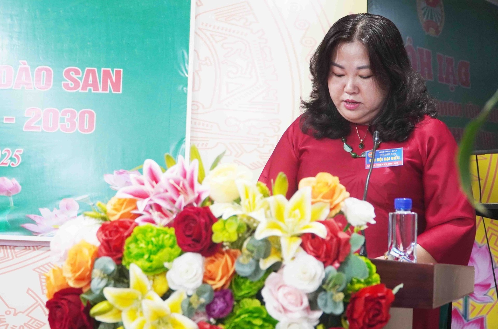Đồng chí Vương Thị Thu Hiền – Bí thư Đảng ủy xã phát biểu chỉ đạo đại hội.