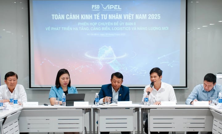 តំណាង​អាជីវកម្ម និង​សមាគម​ជាច្រើន​បាន​បញ្ចេញ​មតិ និង​សំណូមពរ​ក្នុង​កិច្ចប្រជុំ។ (រូបថត៖ គណៈកម្មការរៀបចំ)