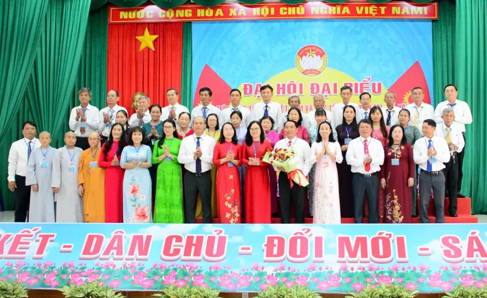 tam long.jpg