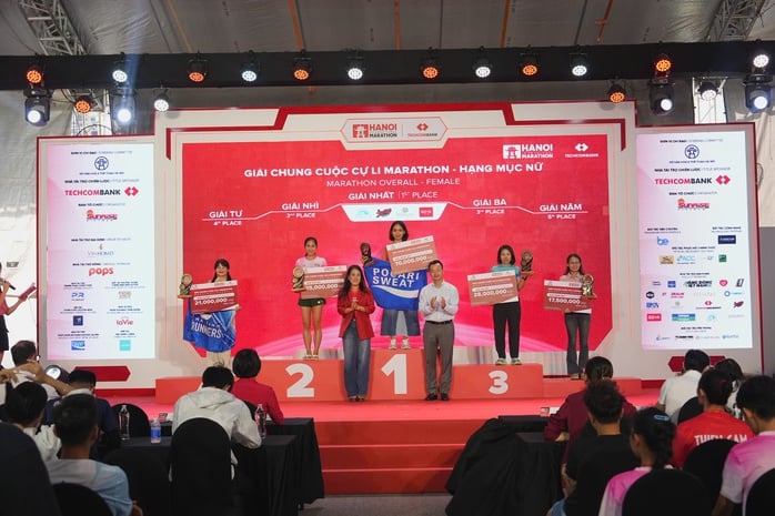 Hoàng Nguyên Thanh so kè cùng 2 chân chạy Ethiopia và Kenya tại Giải Marathon Quốc tế Hà Nội Techcombank - Ảnh 3.