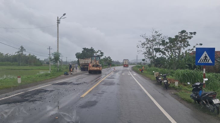 Sắp bàn giao 10km tuyến tránh quốc lộ 1 qua Quảng Ngãi sau 14 năm thu phí BOT - Ảnh 1.