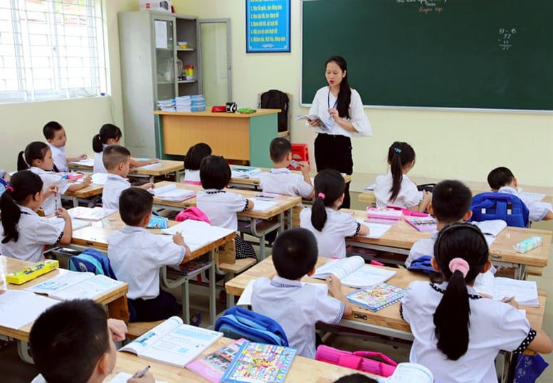 Cadangan untuk mengawal selia standard profesional untuk guru sekolah rendah dan menengah - Foto 1. Đề xuất quy định tiêu chuẩn nghề nghiệp giáo viên tiểu học, trung học cơ sở- Ảnh 1.