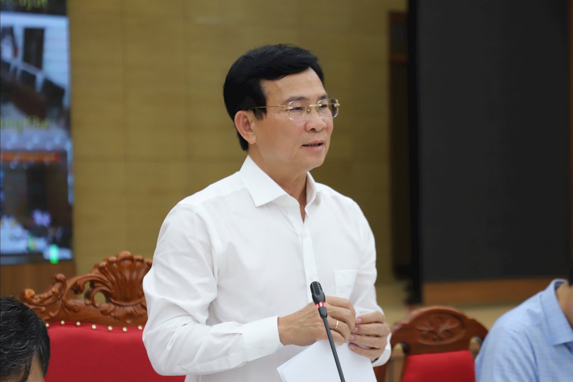 람동성 인민위원회 위원장, 자본 '몰입' 투자자 명단 발표