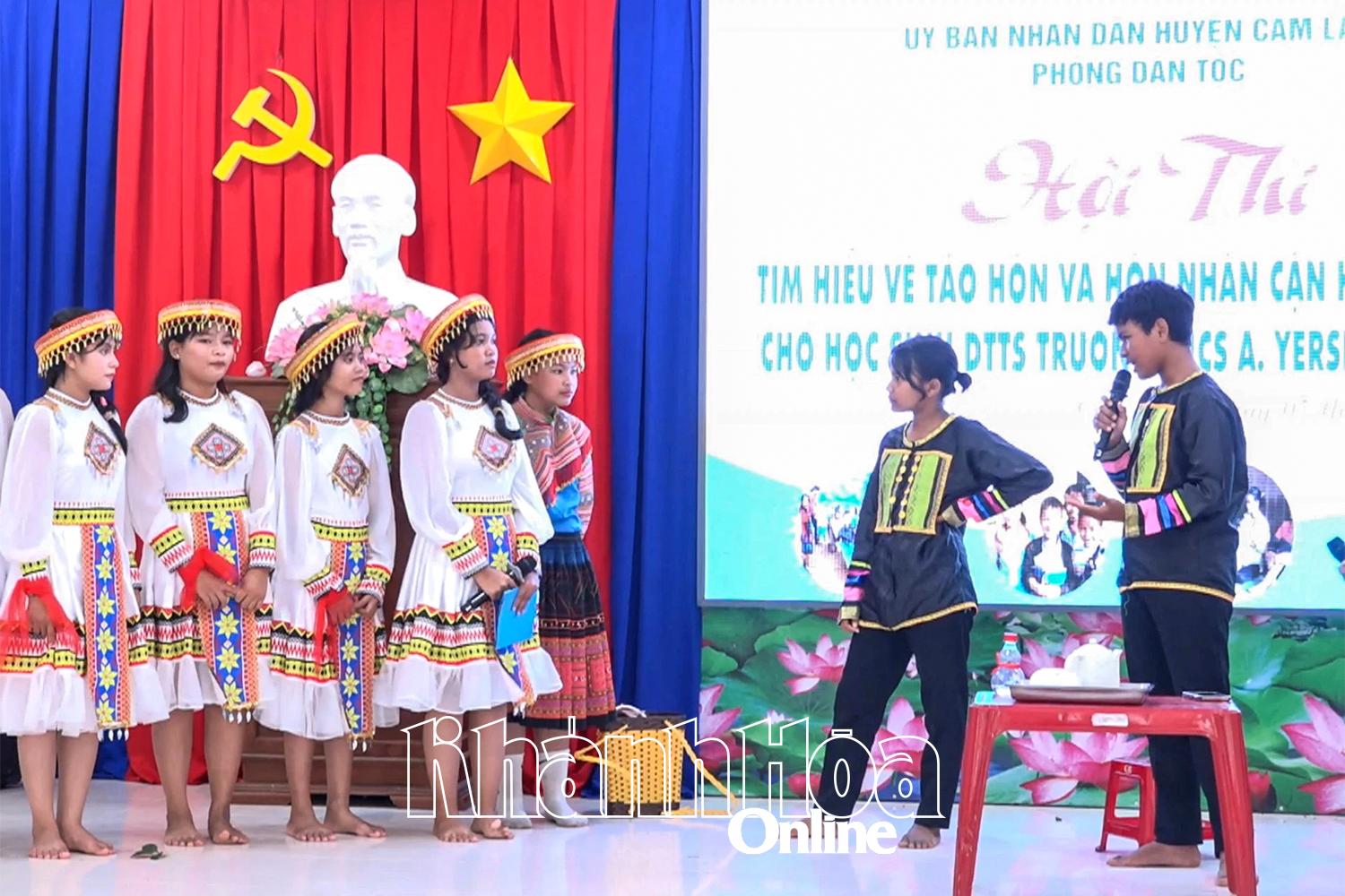 Công tác tuyên truyền, nâng cao nhận thức phòng, chống tảo hôn, hôn nhân cận huyết thống cho thanh thiếu niên dân tộc thiểu số được các địa phương chú trọng.


