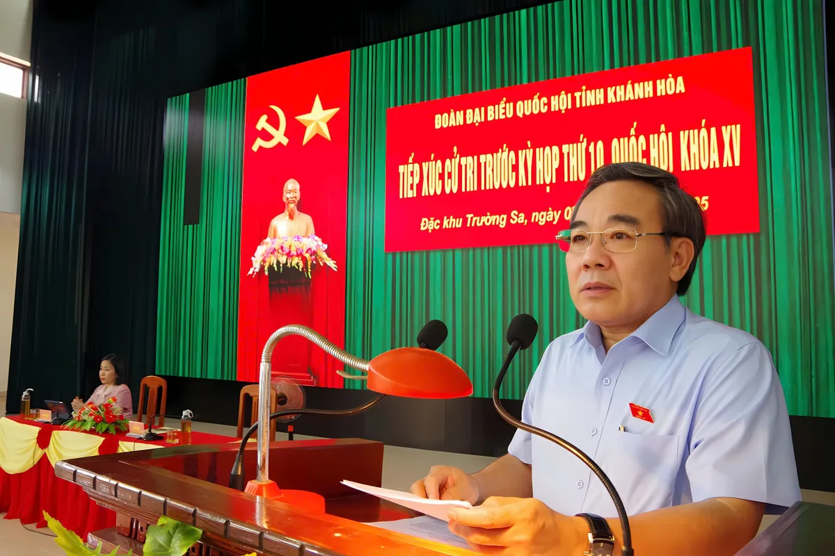 Đoàn Đại biểu Quốc hội tỉnh Khánh Hòa tiếp xúc cử tri Đặc khu Trường Sa - Ảnh 1.