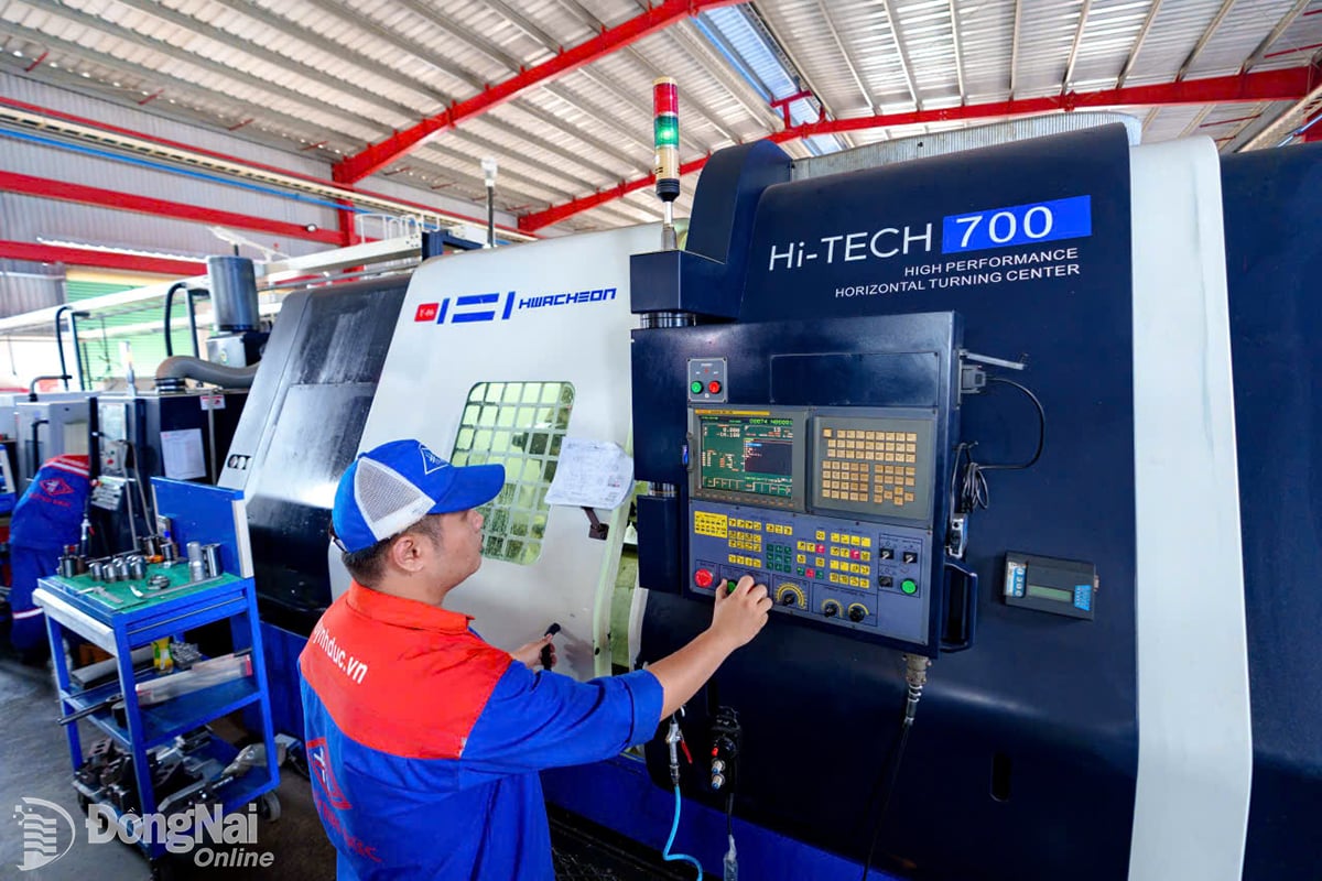 Attracting investment and connecting domestic enterprises to the international supply chain is the solution for Dong Nai's domestic industry to develop.  In the photo: Production at Huynh Duc Production - Trade - Service Co., Ltd. (Amata Industrial Park).