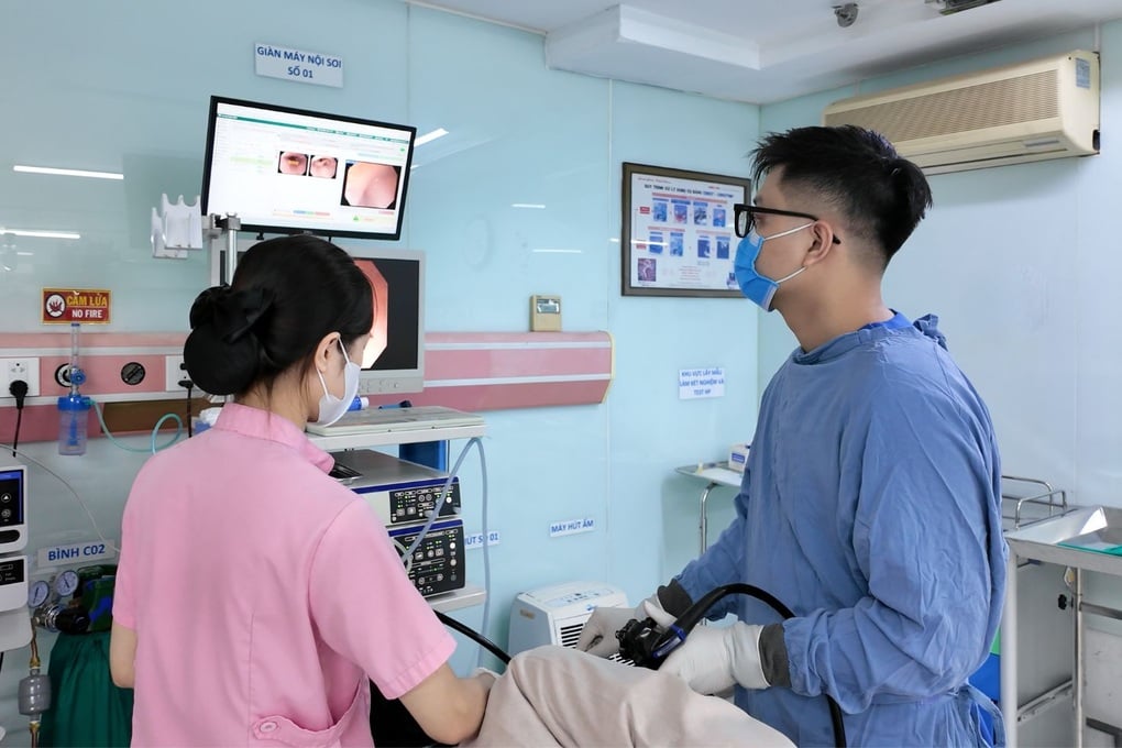 Cấp cứu vì xuất huyết tiêu hóa sau 7 ngày đau bụng âm ỉ - 1