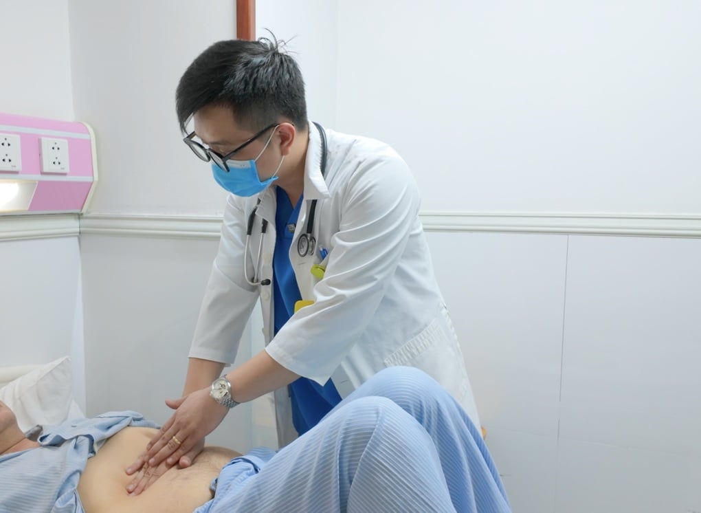 Cấp cứu vì xuất huyết tiêu hóa sau 7 ngày đau bụng âm ỉ - 2