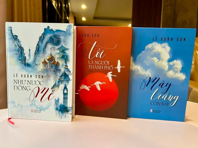 Nhà báo Lê Xuân Sơn ra mắt bộ ba tác phẩm thơ - bút ký -... - Ảnh 1.