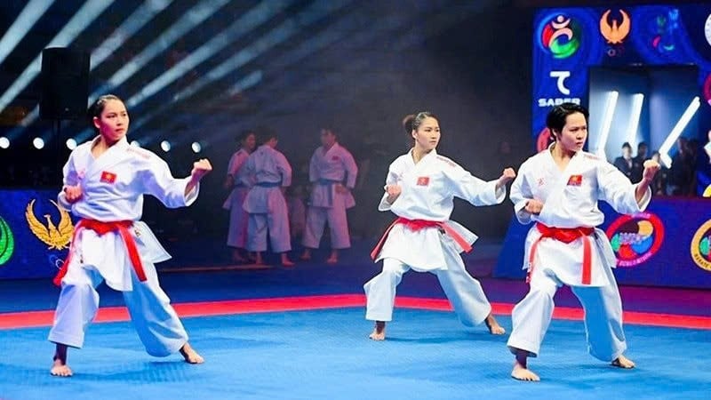 ក្រុមកីឡាការ៉ាតេនារីវៀតណាមដណ្តើមបានមេដាយមាសក្នុងព្រឹត្តិការណ៍កីឡាការ៉ាតេជើងឯកអាស៊ីឆ្នាំ២០២៥។ (រូបថត AKF)