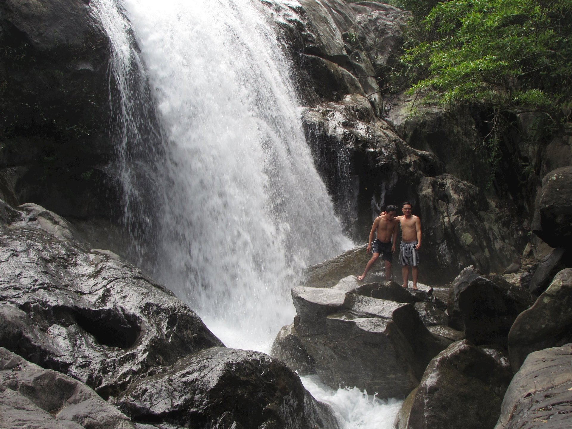 Giang Thom Hole