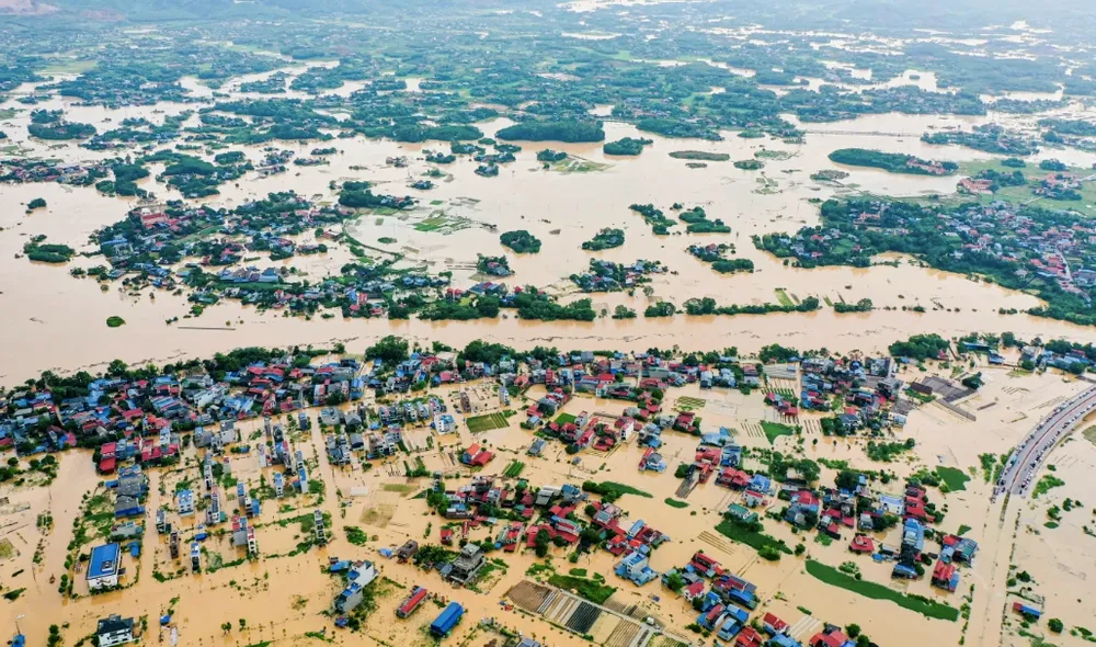 ​ແມ່​ນ້ຳ Cau ​ເພີ່ມ​ຂຶ້ນ​ໄດ້​ຖ້ວມ​ຫລາຍ​ຄຸ້ມ​ເມືອງ​ໄທ​ງວຽນ
