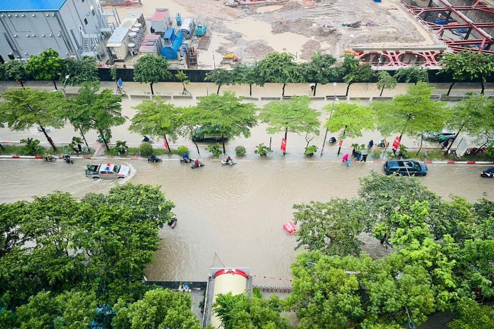 Bệnh nhân ngất xỉu được CSGT vượt ngập lụt đưa đến viện đã qua nguy hiểm - 1