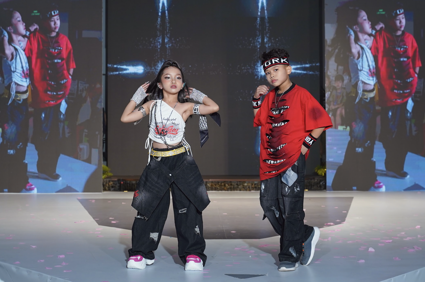 Chân dung rapper 8 tuổi Xệ Xệ làm vedette show thời trang nhí - Ảnh 6.