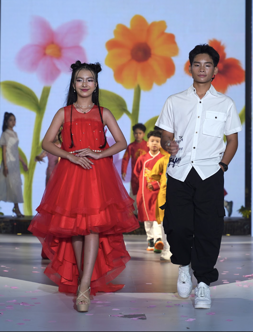 Chân dung rapper 8 tuổi Xệ Xệ làm vedette show thời trang nhí - Ảnh 12.