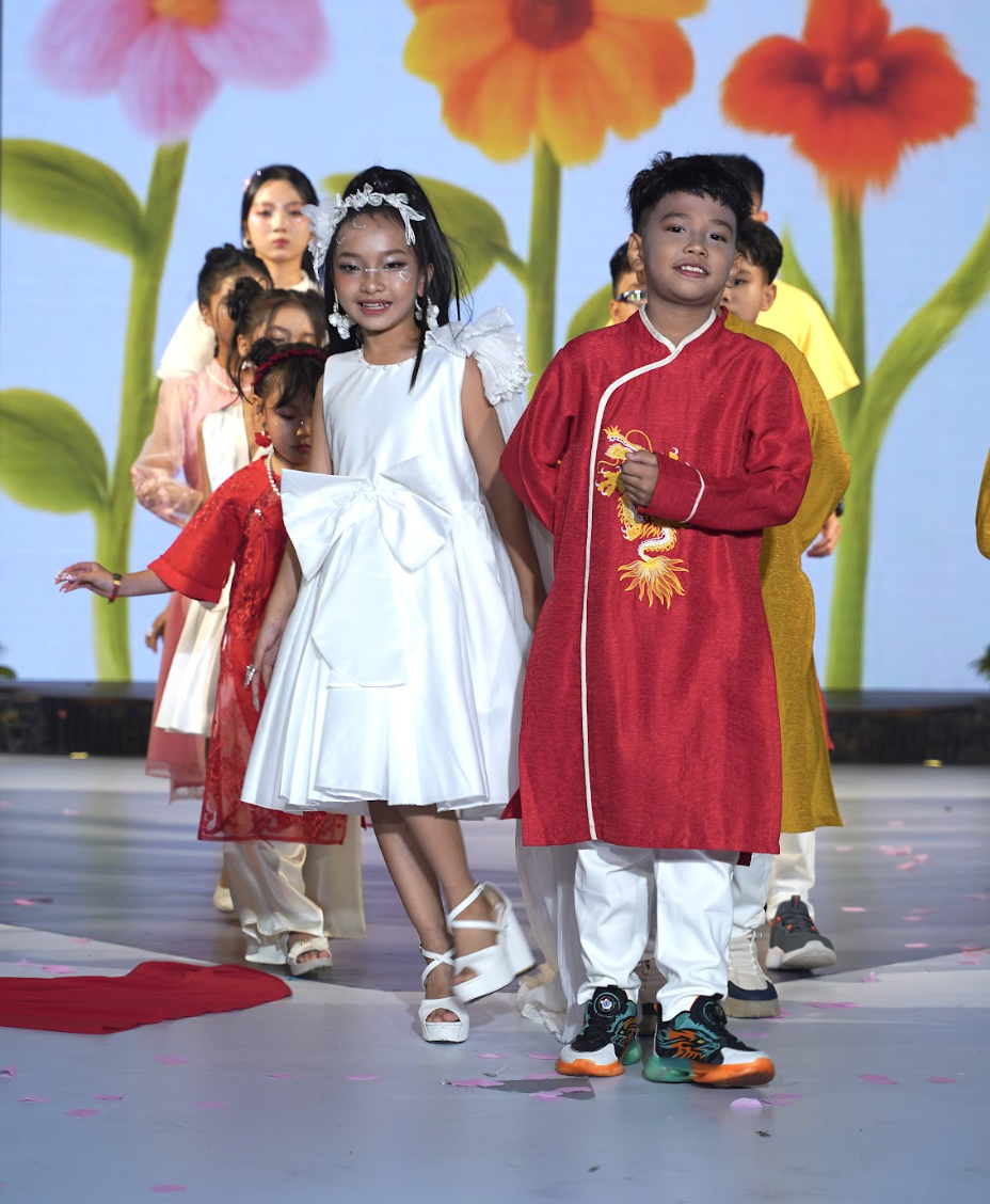 Chân dung rapper 8 tuổi Xệ Xệ làm vedette show thời trang nhí - Ảnh 14.