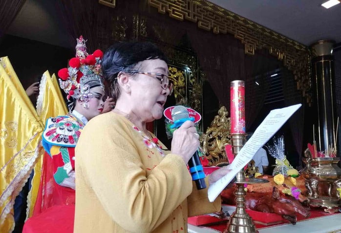 هنرمندان با خوشحالی روز سنتی تئاتر ویتنام را جشن میگیرند - عکس ۳. Nghệ sĩ hân hoan chào mừng ngày truyền thống sân khấu Việt Nam - Ảnh 3.