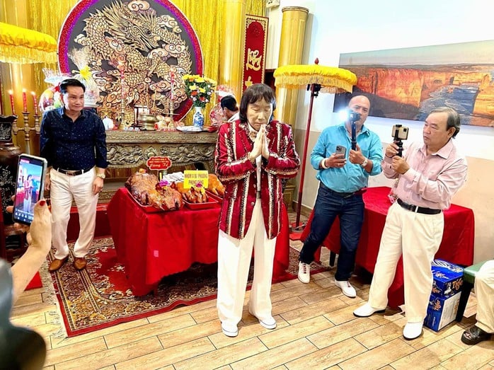 هنرمندان با خوشحالی روز سنتی تئاتر ویتنام را جشن میگیرند - عکس ۶. Nghệ sĩ hân hoan chào mừng ngày truyền thống sân khấu Việt Nam - Ảnh 6.