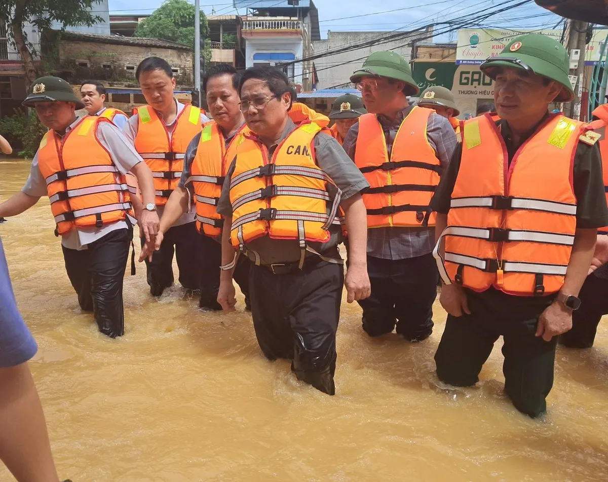 Thủ tướng Phạm Minh Chính thị sát tình hình mưa lũ tại tỉnh Thái Nguyên- Ảnh 1.