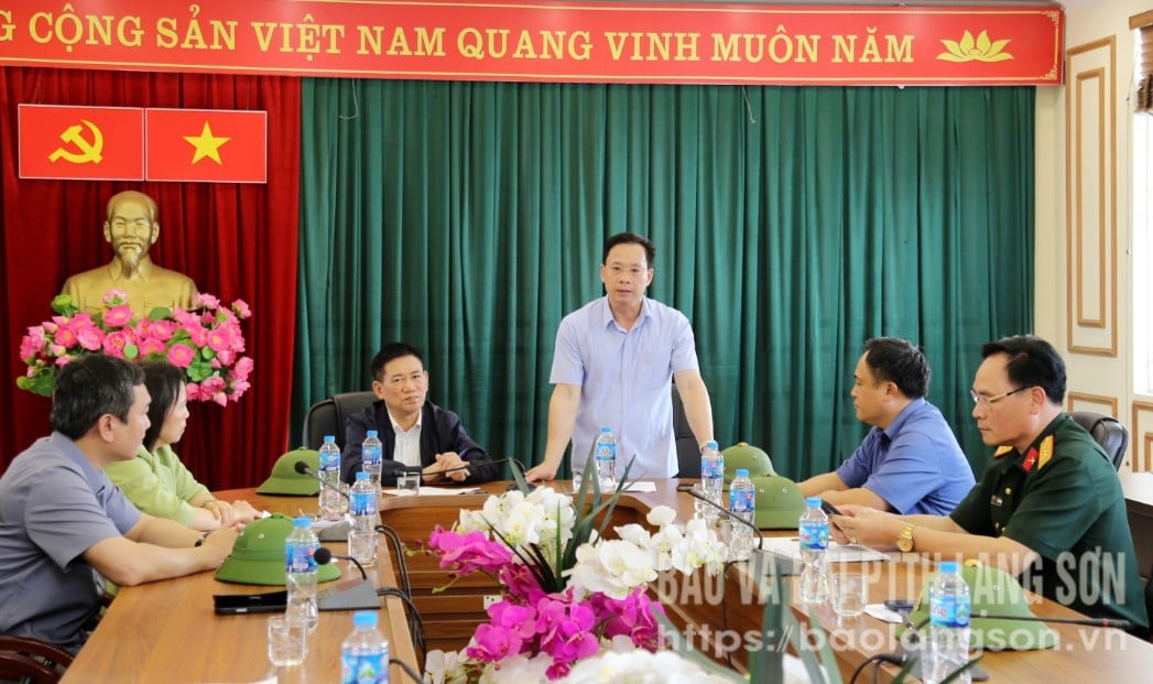 Đồng chí Hoàng Văn Nghiệm, Bí thư Tỉnh ủy, Trưởng Đoàn đại biểu Quốc hội tỉnh phát biểu tại buổi kiểm tra