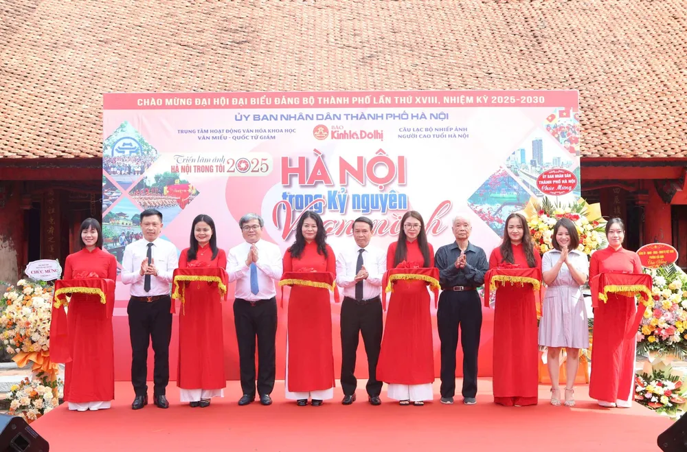 ha-noi-trong-toi-khai-mac.jpg