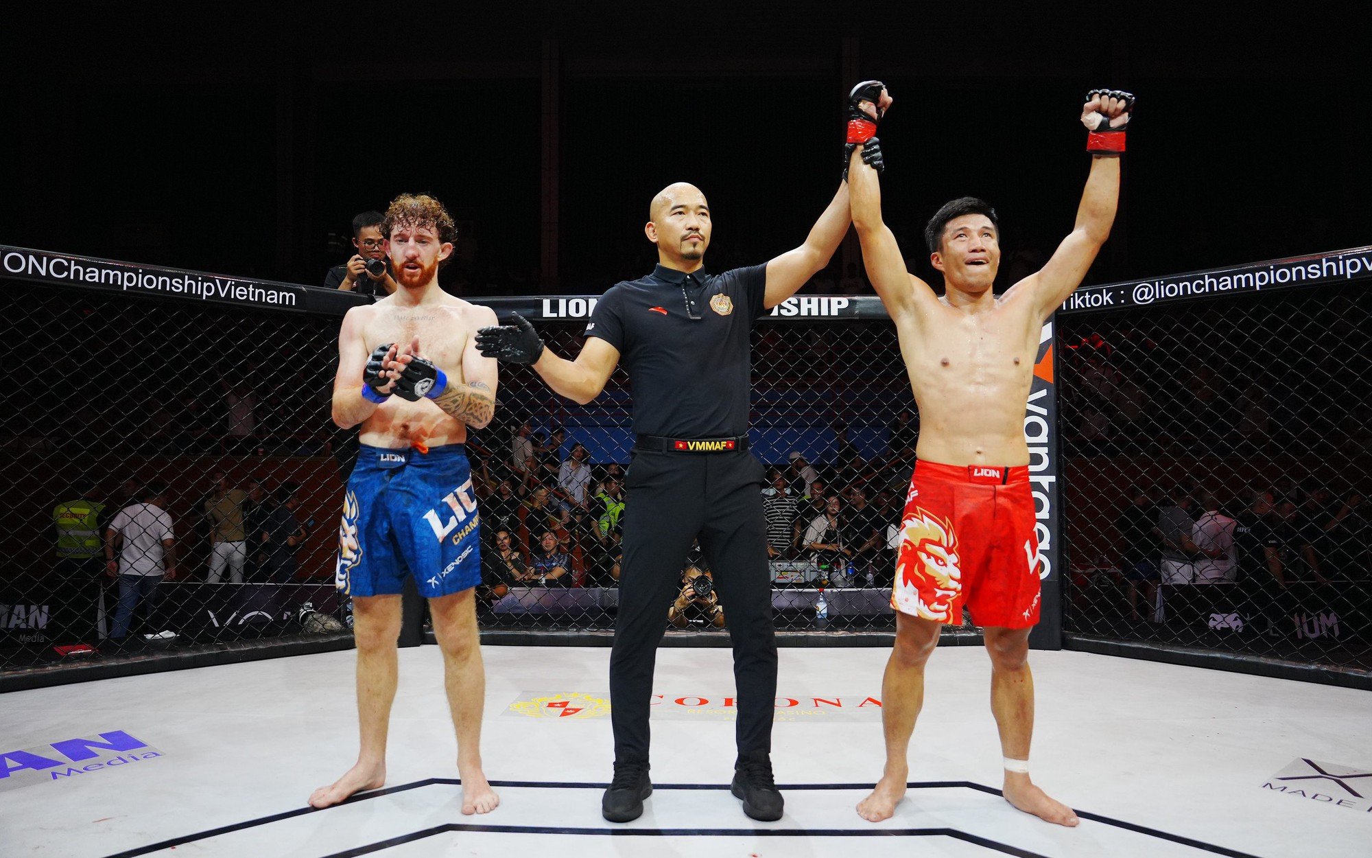 LION Championship 26: Truong Cao Minh Phat បង្ហាញ​ខ្លួន​ជា​លើក​ដំបូង​គួរ​ឱ្យ​ចាប់​អារម្មណ៍​ជាមួយ​នឹង​ការ​ទទួល​ជ័យ​ជម្នះ​លើ​ម្ចាស់​ជើង​ឯក​អៀរឡង់