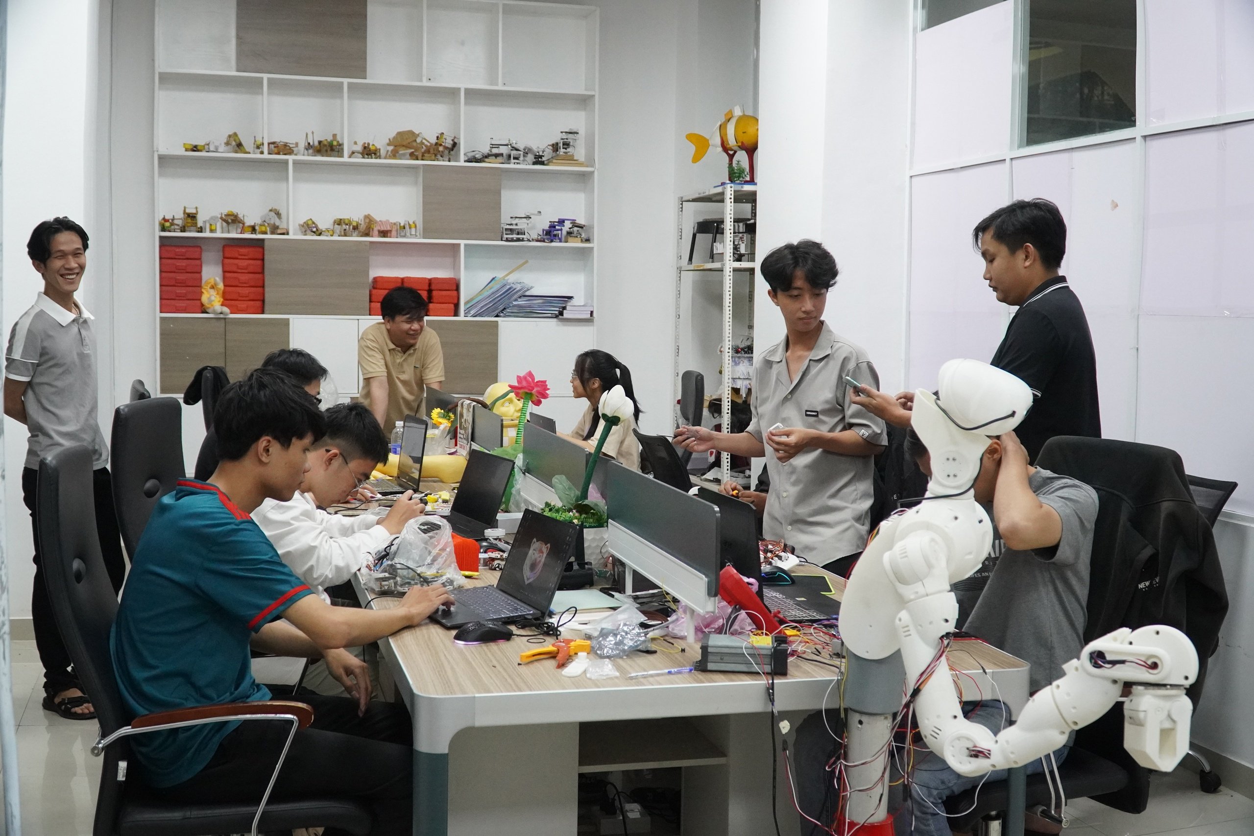 Phòng thí nghiệm mở cho sinh viên nghiên cứu trí tuệ nhân tạo- Ảnh 3.