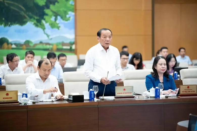 문화체육관광부 장관 응우옌 반 훙이 언론법 개정안을 발표했습니다.