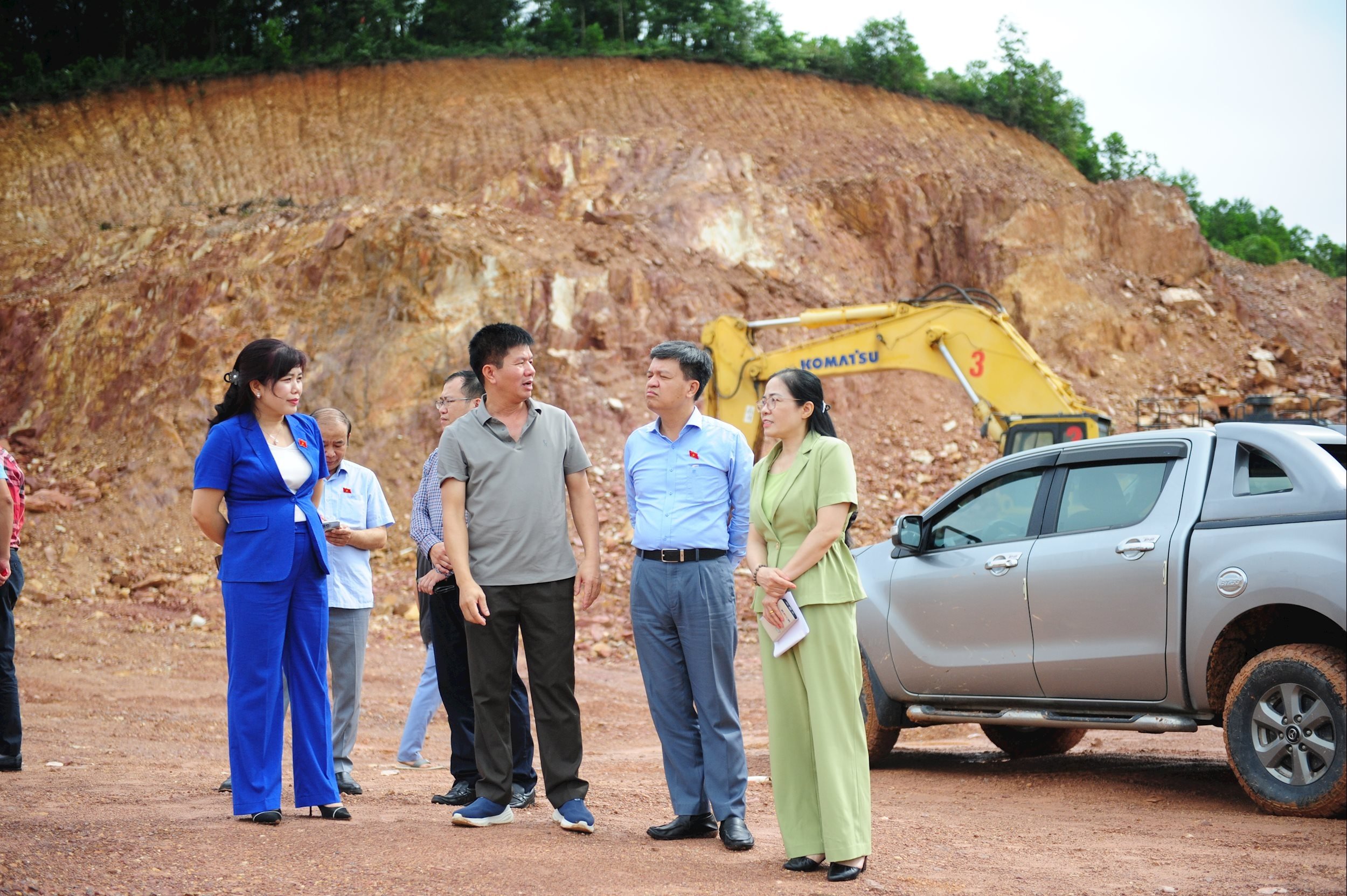 The working group conducted a field survey at Truong Sinh Mine - photo: Thanh Chi